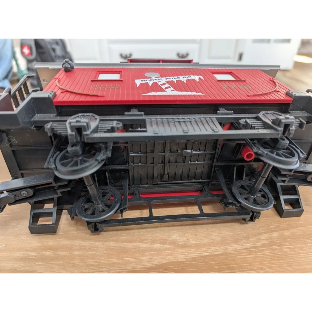 LIONEL 7716 NORTH POLE R.R. CABOOSE